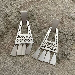 NWOT Kendra Scott Kase Fringe Silver Geometric Earrings post back